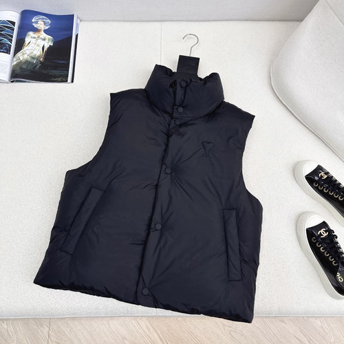 Ami Popular Down Vest with Standing Collar: A Warm and Stylish Winter Essential