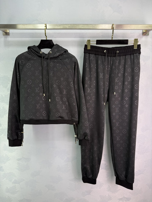 Louis Vuitton Casual Sports Set with Vintage Logo for Daily Wear
