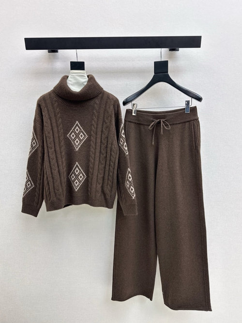 Max Mara Exclusive Wool Suit, Elegant and Comfortable