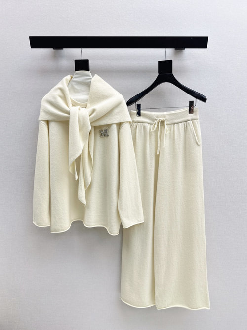 Max Mara Wool Three-piece Set with Scarf, Soft and Stylish