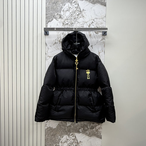 Schiaparelli Golden Lock-Shaped Metal Decorated Round Neck Knit Top