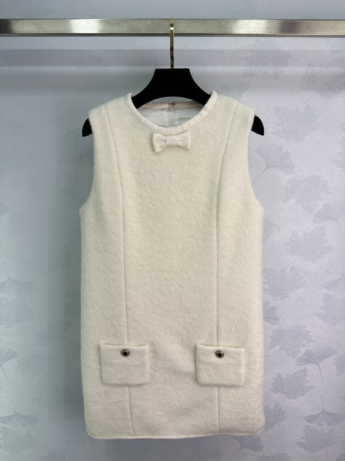 Chanel Ski Series Round-neck Dress, Graceful and Alluring