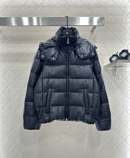 Moncler Detachable Hooded Down Jacket with Embroidered Logo, Light and Warm