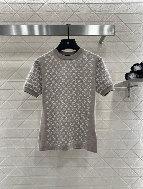 Louis Vuitton Custom YB Wool Knit Round Neck Short Sleeve Sweater with Logo and Checker Pattern