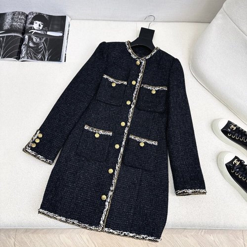 Chanel Classic Round-Neck Four-Pocket Knitted Coat with Custom Yarn