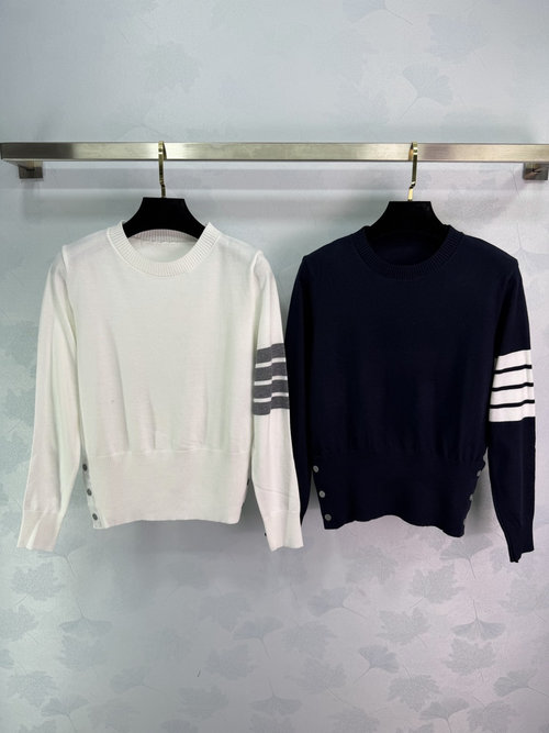 Thom Browne Classic Four-Stripe Knitted Sweater with Arm Logo, Made of High-Quality Wool, Simple and Adaptable