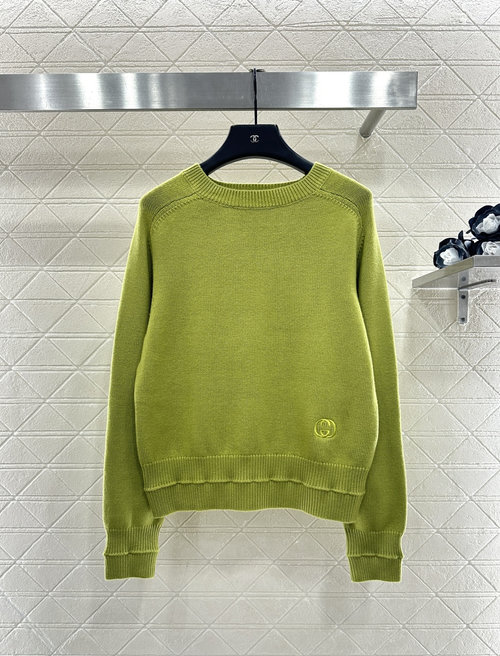 Gucci Plain Logo Knitted Pullover with Lazy Style