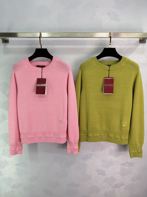 Gucci Comfortable Pullover Sweater with G Emblem for a Stylish Appearance