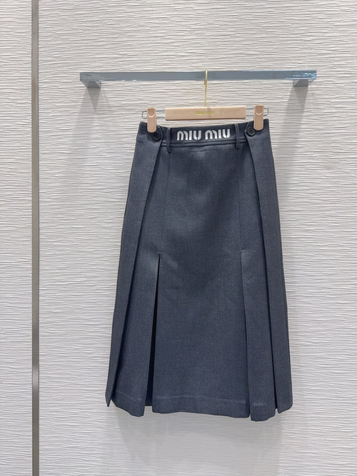 Miu Miu Elegant Pleated Skirt for Daily Wear