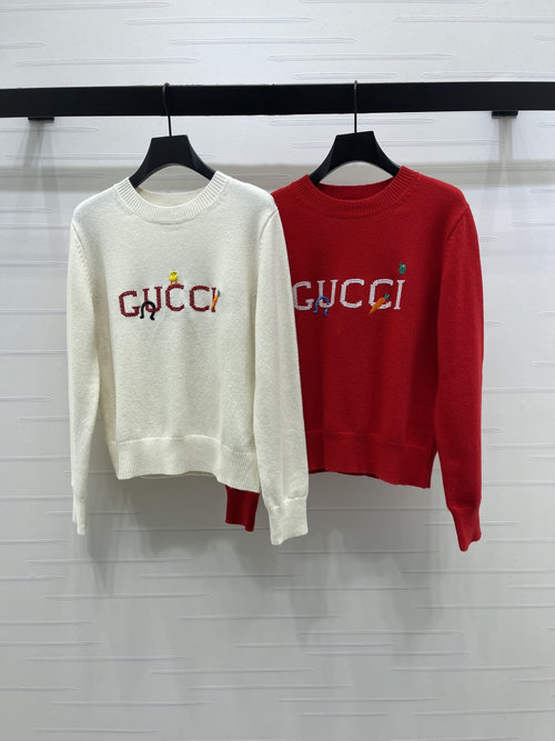 Gucci Embroidered Carrot Pattern Round Neck Wool Sweater, Comfortable