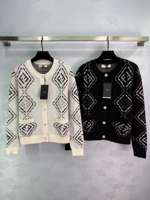 Fendi FF Jacquard Knit Cardigan with Classic Pattern and Soft Wool