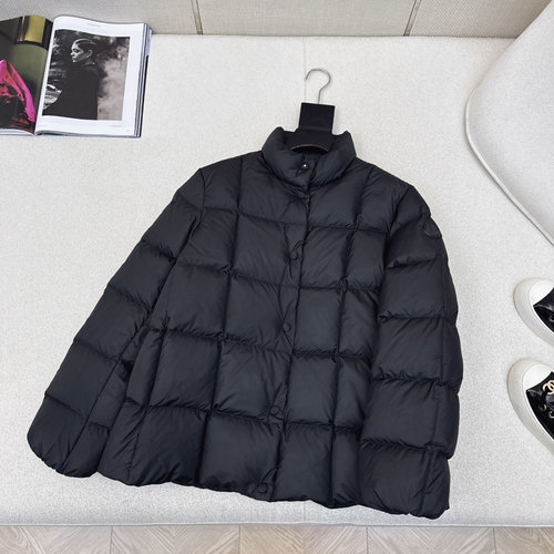 Moncler Sports-Style Collared Down Jacket with Premium Custom Hardware