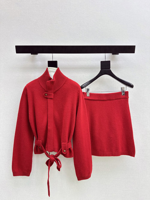 Loro Piana Exclusive Wool Set: High-Neck Zipper Sweater and Skirt