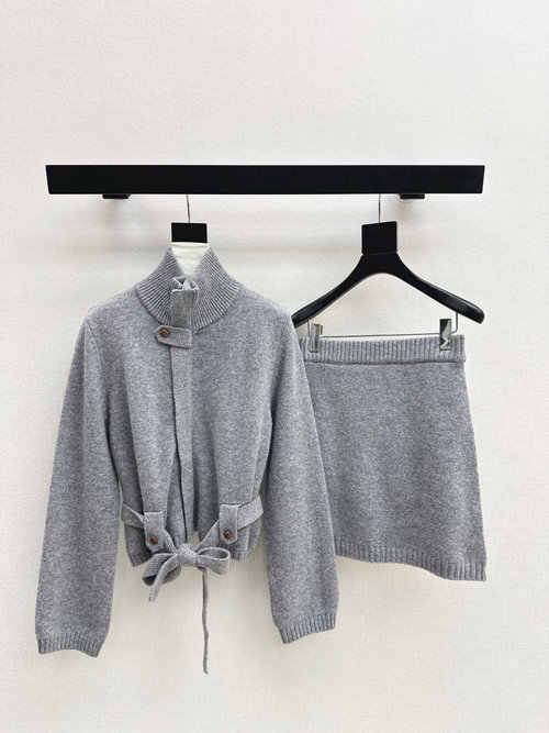 Loro Piana Exclusive Wool Set: High-Neck Zipper Sweater and Skirt