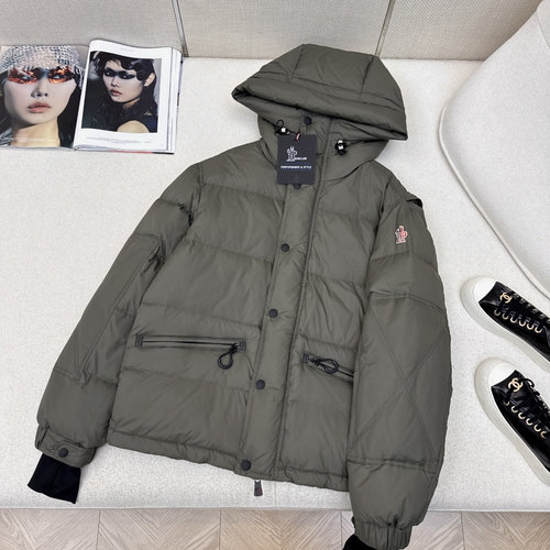 Fendi Outdoor Ski Series Down Jacket, Versatile for Various Occasions