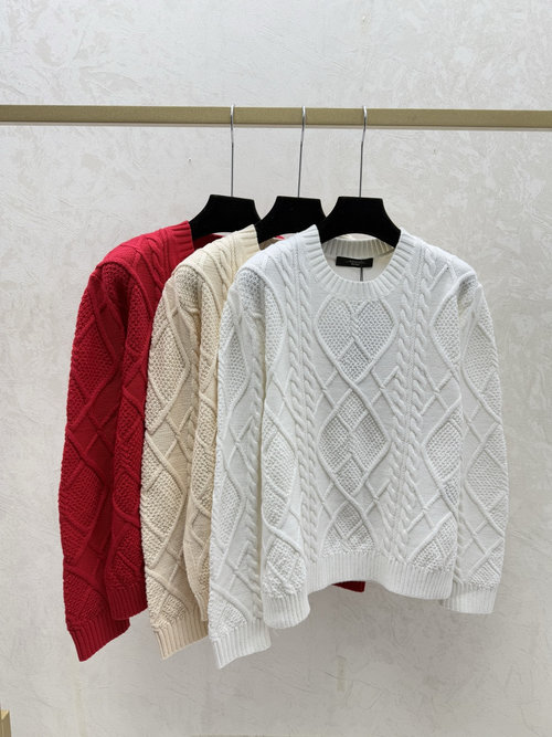 Max Mara Solid Color 3D Cable Knit Round Neck Long Sleeve Top