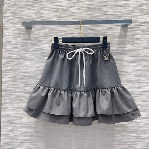 Louis Vuitton Trendy Slimming Short Skirt with Good Color