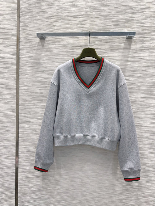 Gucci Vintage Style Top Blending Comfort and Fashion