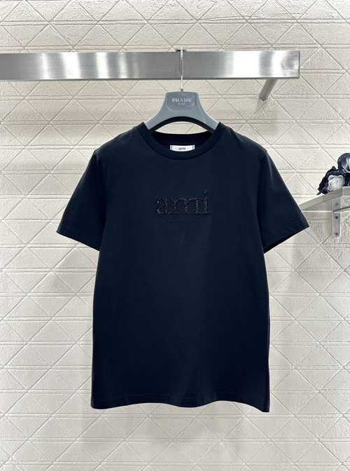 Ami Solid Color Short-Sleeve T-Shirt with Beaded Logo, Versatile and Comfortable