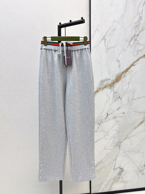 Gucci Casual Gray Ensemble: Comfortable Joggers with Classic Ribbon Trim