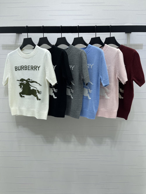 Burberry Luxurious War Horse Jacquard Round-neck Knit Short Sleeve, Soft and Fitted