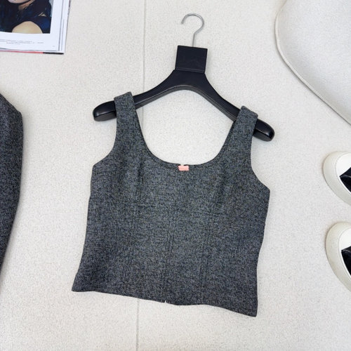 Gucci High - end Gray Three - piece Set, Modern Utility