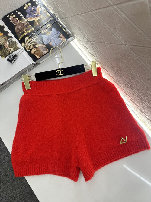 Louis Vuitton Knit Shorts with Metal Logo for a Chic Look