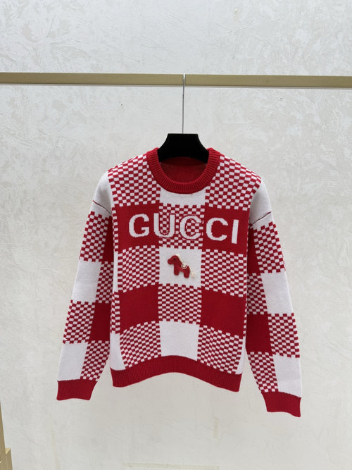 Gucci Contrasting Letter Check Round Neck Knit Long Sleeve in Red