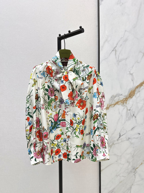 Gucci Elegant and Slimming Flower Silk Shirt with Bowtie