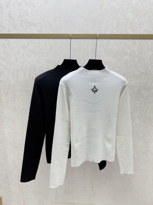 Louis Vuitton Dignified Contrast Color Letter High Neck Knit Long Sleeve in White & Black