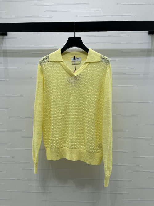 Miu Miu Stylish Knit Half-Open Front Long Sleeve with Scaly Texture