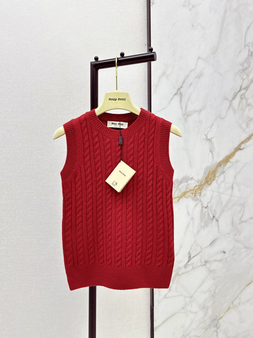 Fendi New Year Red Sleeveless Knit Vest with College Style