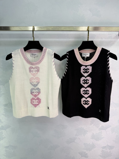 Chanel Comfortable Heart Knit Vest with Double C Logo