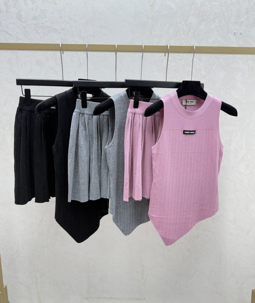 Miu Miu Solid Pink, Gray and Black Simple Knit Set