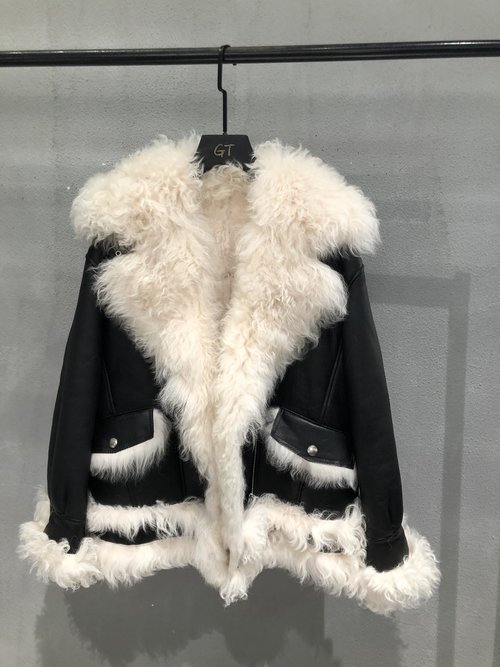 Hermes Loose - Fitting Sheepskin and Fur Coat with Varied Wool
