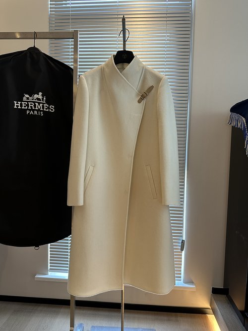 Hermes Luxurious Solid Color Cashmere Coat with Sheepskin and Gold Buttons