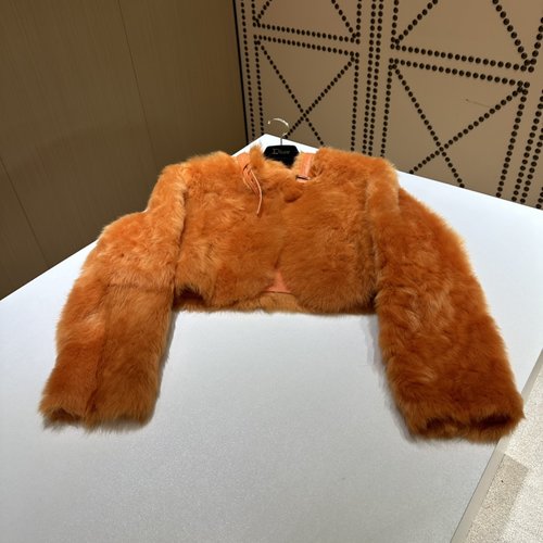 Dior Soft and Fashionable Imported Fur - lined Item