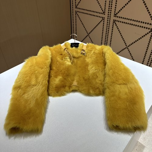 Dior Soft and Fashionable Imported Fur - lined Item