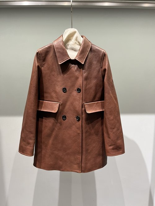 Miu Miu Miumiu Oil Wax Sheepskin Jacket with Natural White Streaks, Good Texture and Gloss for Mid-Aged People