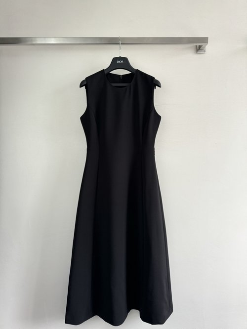 Dior Hepburn Style Sleeveless Black Dress with Neat Cut