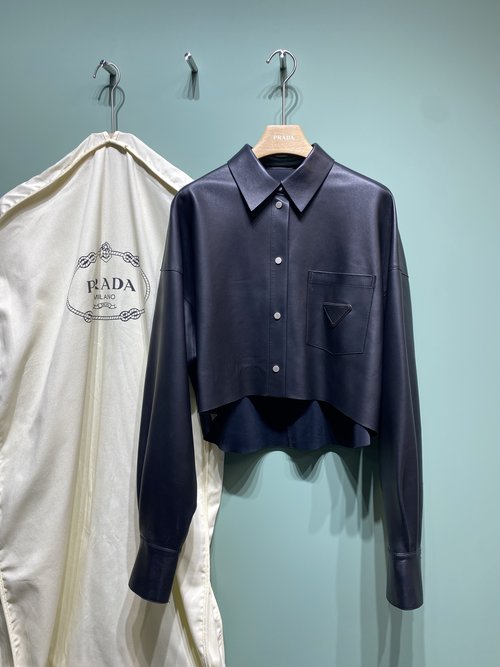 Prada Elegant Batwing Sleeve Sheepskin Coat with Handmade Finishing