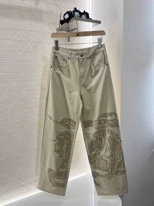 Burberry Stylish Printed Straight-Leg Jeans with Horse Logo