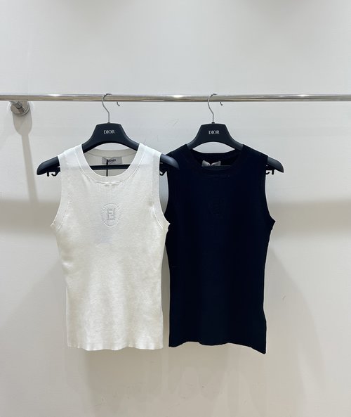 Fendi Logo Jacquard Vest, Boasting Classic Design and Brand Allure