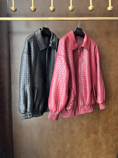 Bottega Veneta Fashionable Knitted Jacket with Vintage Charm and Premium Leather