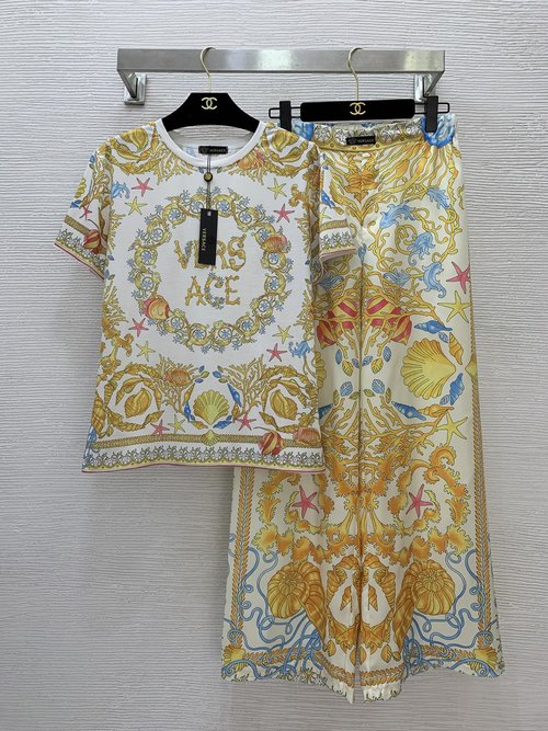 Versace Fashionable Two-Piece Set with Starfish Shell Prints