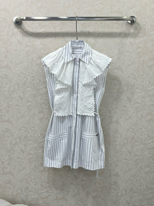 Chanel Elegant Ruffled Spliced Wrap Dress with a Sweet and Sophisticated Aesthetic