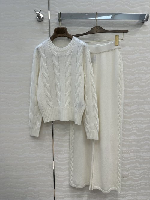 Loro Piana Exclusive High-End Cashmere Set with Swiss Knitting Craftsmanship