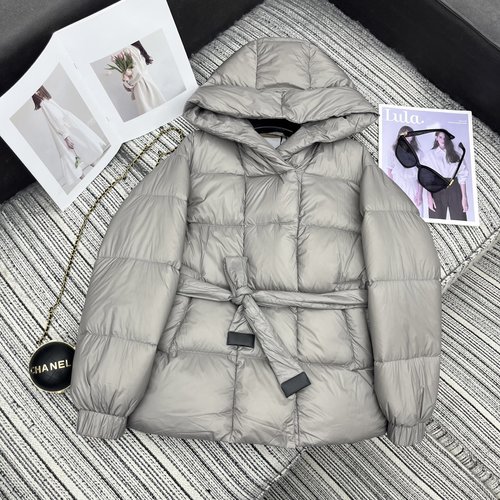 Max Mara New Arrival: Hooded Bathrobe Style Down Jacket with Sleeve Patch