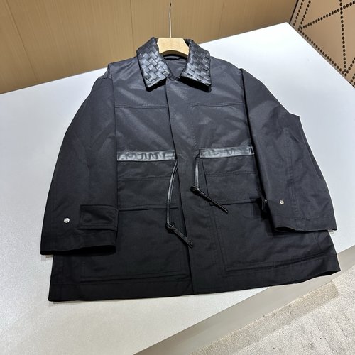 Bottega Veneta Charming and Retro-Style Garments with Leather and Fabric Combination