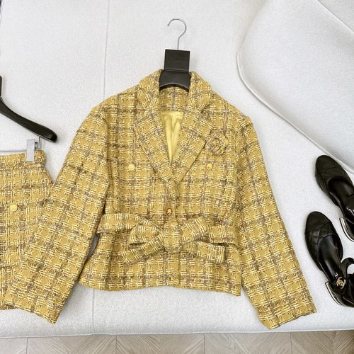 Chanel Collection Name-style Suit with Camellia Decoration